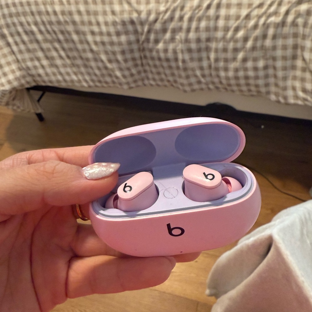 Beats by Dre Wireless Earbuds with Charging Case